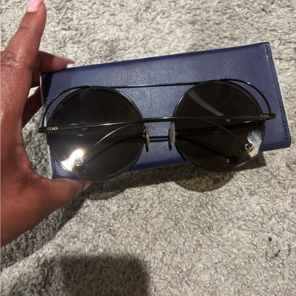 Fendi sunglasses - Picture 3 of 6